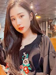 Sau 1 năm trở thành 'hiện tượng mạng', 'vợ quốc dân' Tiểu Hý gây bất ngờ vì  diện mạo khác lạ