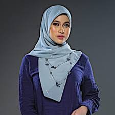 Hazirah qasdina eyra hazali (lahir 21 februari 1999) merupakan seorang pelakon dan model wanita malaysia. Eyra Hazali Nikah Awal November Artis Meletop