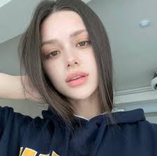 How to correct the sentence 'My mom crys every day'?