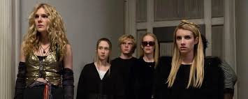 Leur fille, violet, se mutile régulièrement. American Horror Story Saison 8 Les Sorcieres De Coven Se Retrouvent Sur Une Premiere Photo News Series A La Tv Allocine