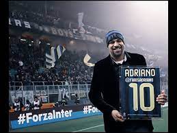 Na goleada da inter de milão por 5 a 0, sobre a sampdoria, no último domingo, o jogador marcou quatro vezes e atingiu a marca de 100 gols com a camisa internazionale. Adriano Imperador Receives Homage From Inter Milan Hd 21 12 2016 Youtube