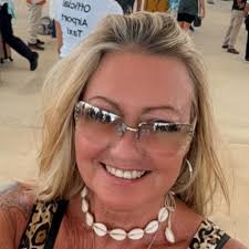 Happy Sunday! New fresh video just went up! Trying to avoid burn out we  needed a break! Hit the link in my bio to see! ✌️ . . . . #sailing  #sailboat #liveaboardlife #boatlife⚓ #sail #saillife