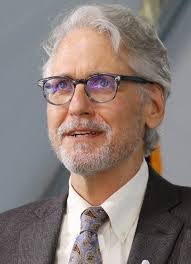 Robert Braucher's Instagram, Twitter & Facebook