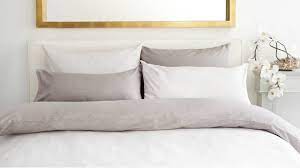 Ideale per vestire il letto durante le stagioni più calde. Copripiumino 260x260 Letto Matrimoniale Chic Dalani E Ora Westwing