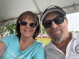 What are the best places to stay, eat, and visit in Yosemite for outdoor  enthusiasts?