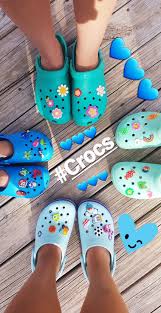 Aesthetic Black Crocs With Charms Pin By Kyla Renae Mutschler On Croc Shit Blue Crocs Crocs Cute Shoes