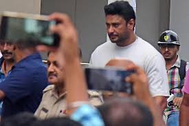 Darshan Thoogudeepa: The Indian film star arrested in fan's murder case -  BBC News