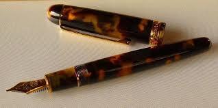 The Pen Itself Is A Gem The Tortoishell Is Flawlessly Machined And Surprisingly Translucent In Places I Can Pluma Fuente Pluma Estilografica Estilografica