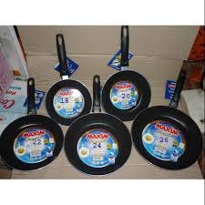 250 g tepung terigu (segitiga biru), 2 butir telur, 1/2 sdt garam, 500 ml air, 250 g bihun, 2 buah wortel potong korek api, 5 siung bamer (cincang halus), 3 siung baput (cincang halus), 2 batang seledri (iris halus), 1 sdt gula pasir, 1/2 sdt merica bubuk, 2 sdt kecap asin. Ukuran Teflon Untuk Kulit Risoles Mudah