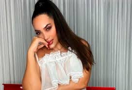 A través de su cuenta de instagram, la barranquillera realizó una transmisión en vivo en la que le preguntaron sobre si el cantante iba a asistir al baby shower de su futuro hijo. Lowe Leon Contara Toda La Verdad De Su Relacion Con Andrea Valdiri Rcn Radio