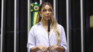 MP manda investigar Ratinho por transfobia após falas sobre Erika Hilton