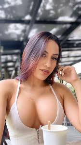 Yuvi Pallares - Free pics, galleries & more at Babepedia