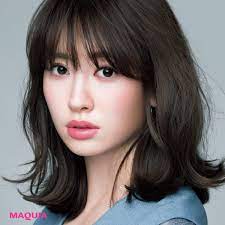 可愛い印象顔さんの小顔メイク法を伝授 メリハリ輪郭とシャープさで大人な小顔に マキアオンライン maquia online 前髪ありヘア 美髪 ヘアスタイリング