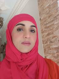 الفنانة #وردة_الغضبان تعلن توبتها عن الغناء وترتدي الحجاب بعد أن كانت قد  صرحت في وقت سابق عن نيتها ترك الغناء والعودة إلى الله.