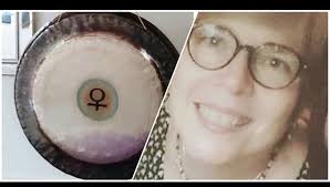 Acoustic group meditation in a quantum field