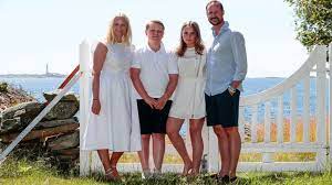 Select from premium mette marit von norwegen of the highest quality. Zwei Schneehasen Mette Marit Und Haakon Total Verschmust Promiflash De