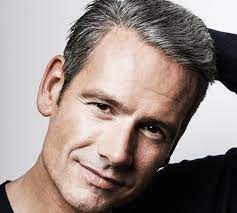 Lange Graue Haare Manner Graue Haare Lange Manner Mens Hairstyles Hairstyles For Receding Hairline Nurse Hairstyles