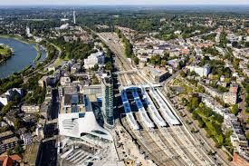 Deși primele urme ale așezărilor au arătat că primii locuitori din arnhem au coborât din pădurile de pe dealuri, arnhem nu a fost construit pe malurile râului rin, ci. Arnhem Central Transfer Terminal Unstudio Arch2o Com