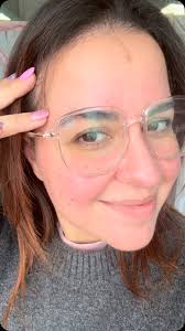 Vlogsito en @eyedesigngt 🤍, Yo me hago ceja HD y Lash Lifting Botox. Me  encanta porque me depilan con hilo y no me irrita y siempre me dejan un  look super natural. Recomendadisimooo 🙌🏼