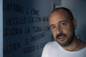 Meneguzzi, coerenza! In quella canzone si vede una ragazzina in cerca del  suo sugardaddy"