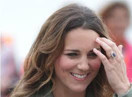 D'ailleurs, kate middleton, qui a hérité de la bague de fiançailles de la princesse, ne se limite pas à ses grossesses pour s'inspirer d'elle. Public Royalty Kate Middleton Pourquoi La Bague De Lady Di N Aurait Jamais Du Lui Revenir