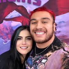 Dustin Poirier did not win the BMF belt, but he got the BDE (best dad ever)  belt made by his daughter ❤️🥲