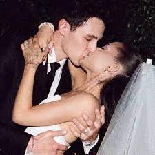 On may 26, the singer shared a series of sweet photos from the wedding to instagram. Ipq6ncuqrm C9m