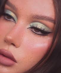 Eleanor Ferrer's Instagram, Twitter & Facebook