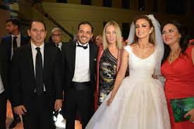 كما تم تداول مجموعة صور نادرة لزوجة أحمد أبو هشيمة الأولى التي تزوج منها في عمر الـ 22 عاماً، بعد أن تعرفا خلال فترة دراستهما الجامعية لتتوج علاقتهما بالزواج في سن. Ø¨Ø§Ù„ØµÙˆØ± Ø¹Ø§Ø¦Ù„Ø© Ø¹Ø§Ø¯Ù„ Ø¥Ù…Ø§Ù… ØªØ¸Ù‡Ø± ÙƒØ§Ù…Ù„Ø© Ø§Ù„Ø¹Ø¯Ø¯ ÙÙŠ Ø­ÙÙ„ Ø²ÙØ§Ù Ø§Ø¨Ù† Ø´Ù‚ÙŠÙ‚ØªÙ‡ Ù…Ø¬Ù„Ø© Ø³ÙŠØ¯ØªÙŠ