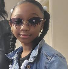 This nigga @lilduval want me to be 7 ft nigga we da same size 😂😂😂😂