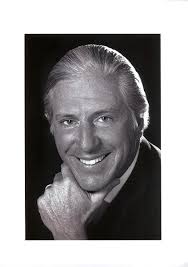 The New Articulate Executive: Look, Act and Sound Like a Leader: Toogood,  Granville: 9780071743266: Amazon.com: Books