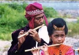 Pendapat tentang alat musik tradisional adalah alat musik yang telah ketinggalan zaman haruslah dihilangkan dari pola pikiran para generasi muda. Mengenal 6 Alat Musik Dari Tana Toraja Kompasiana Com