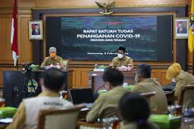 Arahan bapak presiden adalah pendekatan berbasis mikro atau di tingkat lokal, mulai dari tingkat desa, kampung, rt dan rw, dan melibatkan dari satgas pusat sampai satgas terkecil, kata dari 98 daerah yang menerapkan ppkm, airlangga mengatakan, zona merah turun dari 92 menjadi 63 daerah. H5t Rcuush1tjm