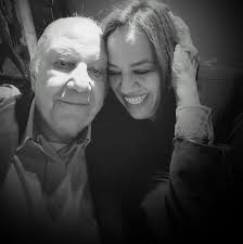 Visitante de Marco rompe accidentalmente jarrón del artista Zhivago Duncan;  alegan que incidente ocurrió ante poca iluminación en la sala.