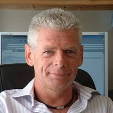 chris moir (@tailormadejells)