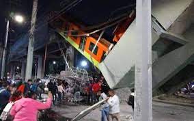 Accidente del metro en estación olivos, línea 12 en tláhuac, ambulancias ya atienden lesionados. Cxv8fryadbbkkm