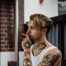 💡 in questo video tutorial ti presento un taglio medio lungo, molto dinamico e moderno con un ciuffo versatile.buona v. Capelli Medi Uomo Liberta Di Stile