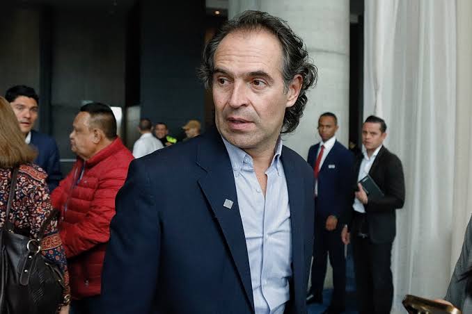 Red Nacional de Bibliotecas rechazó que alcalde de Medellín cancelara  presentación de libro del M-19 | Medellín | Caracol Radio