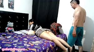 MI TÍO ENTRA A MI CUARTO Y MI MADRASTRA NOS PILLA