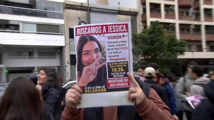 Protesta en Belgrano por la desaparición de una chica de 18 años: la buscan desde el martes