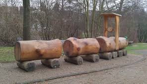 Holzeisenbahn Riesig Holzspielzeug Lokomotive Lok Und 2 Wagons Anhanger Eisenbahn Kaufen Bei Euro Direkt Spiel Und Sportgerate Ug Haftungsbeschrankt