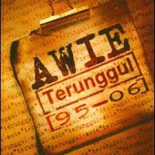 Ketikkan nama penyanyi dan judul lagu, berikan tanda kutip di judul lagu, misal: Mp3 Lagu Lamunan Terhenti Awie Ezlynn By Trigyy Com