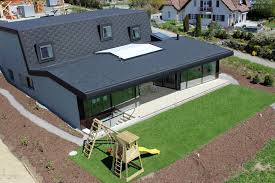 Design In Schwarz Contec Proof Kautschuk Dachabdichtung Fur Dach Und Fassade Der Sofa Effekt Entsteht In Der Kombination Der Mechanis Fassade Architekt Dach