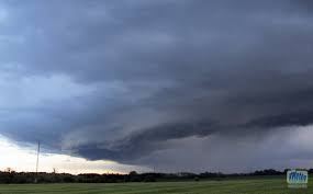 Az időjárás nem épp kegyes arcát mutatta vasárnap délután a békéscsaba és szeged térségében élőknek. Szupercella Vmeteo Veszpremi Idojaras