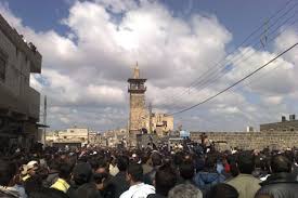 الحرب الأهلية السورية، هي أحداث بدأت شرارتها في مدينة درعا حيث قام الأمن (حسب رواية ناشطين معارضين) باعتقال خمسة عشر طفلا إثر كتابتهم شعارات تنادي بالحرية وتطالب باسقاط النظام على جدار مدرستهم بتاريخ 26 فبراير 2011. Ø£Ø·ÙØ§Ù„ Ø§Ù„Ù…Ø¯Ø§Ø±Ø³ Ø§Ù„Ø°ÙŠÙ† Ø£Ø´Ø¹Ù„ÙˆØ§ Ø§Ù„Ø«ÙˆØ±Ø© ÙÙŠ Ø³ÙˆØ±ÙŠØ§ Ø§Ù„Ù…ØªØ±Ø¬Ù…ÙˆÙ† Ø§Ù„Ø³ÙˆØ±ÙŠÙˆÙ† Ø§Ù„Ø£Ø­Ø±Ø§Ø± Free Syrian Translators