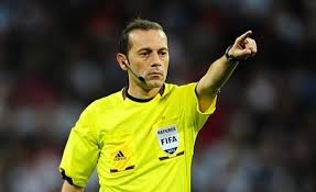 Türk futbol hakemi cüneyt çakır, 23 kasım 1976 tarihinde i̇stanbul'da doğdu. Cuneyt Cakir In Fisi Cekildi Fifa Ve Uefa Ustunu Cizdi