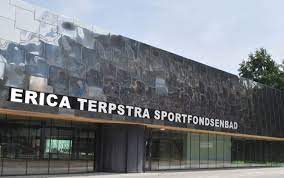 Zeemeerminzomerkamp in het erica terpstra sportfondsenbad. Column Het Onhandige Terpstra Bad