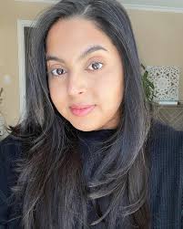 Hi, I'm Rosalyn! 👋💕 For those of you who are new here I thought I'd  reintroduce myself. Originally from Montréal, Québec, I moved to the city  of Kingston to attend @queensuniversity as