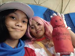 I just realized- I never talked about who was holding elliot in my "CALL ME  CRAZY" elliot render, so here he is This guy is a coolkid skin I made