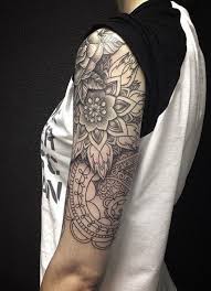 12 Kreative Tattoo Ideen Fur Die Oberarme Tatowierungen Tattoo Ideen Tattoo Vorlagen